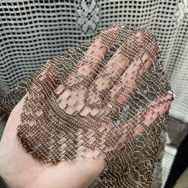 Коротка тюль сітка білого кольору з коричневою вишивкою на метраж (131-5) фото