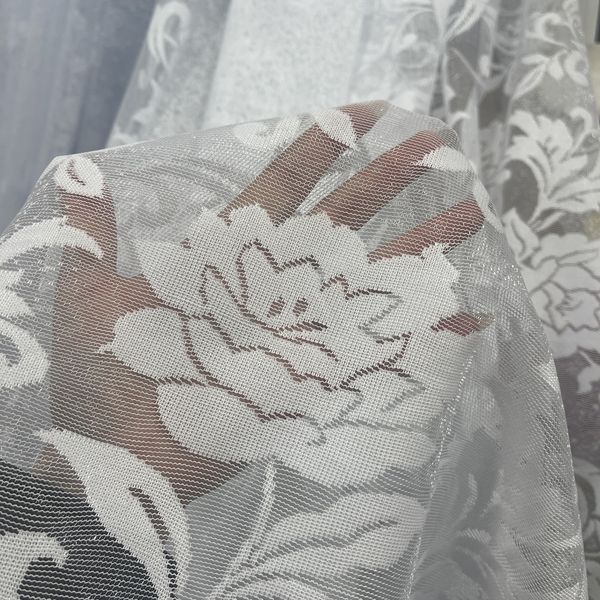 Жаккардовая ткань белого цвета с вышивкой рулоном (196)