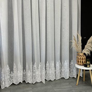 Бамбукова тканина білого кольору з вишивкою знизу висота 3м рулоном (7034)