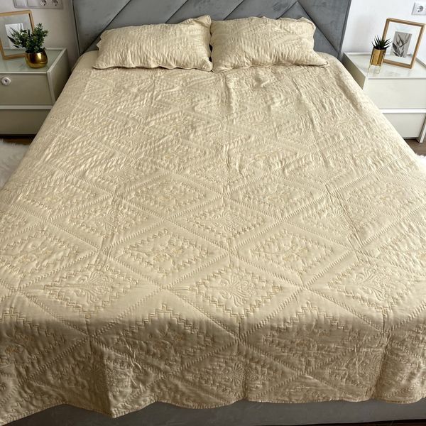 Стьоганое покривало кремового цвета 210х230 с двумя наволочками 50х70 АСОРТИМЕНТ (M5-3) фото
